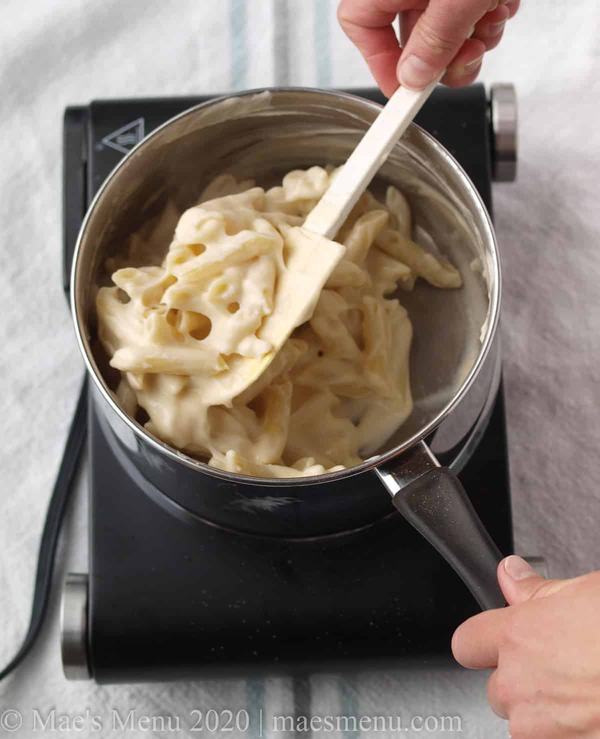 FOlding the pasta into the cheese sauce