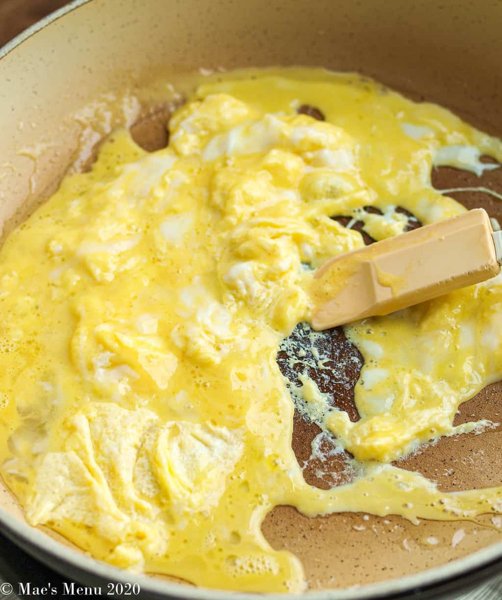 Stir-frying eggs in oil