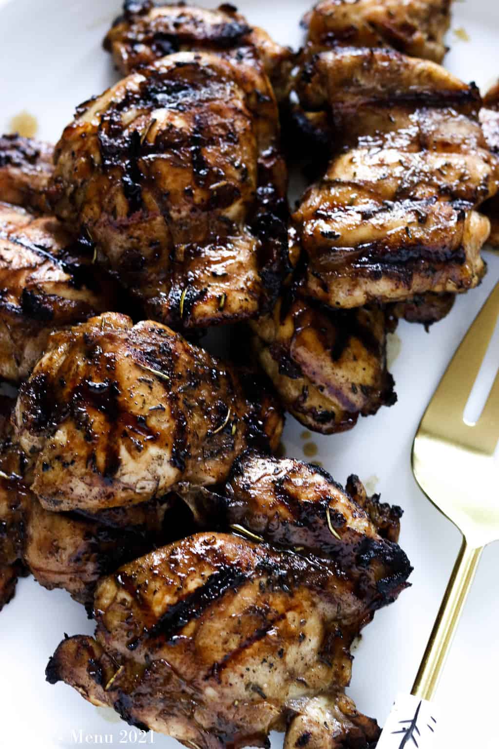 An up-close overhead shot of a plate of grilled chicken thighs