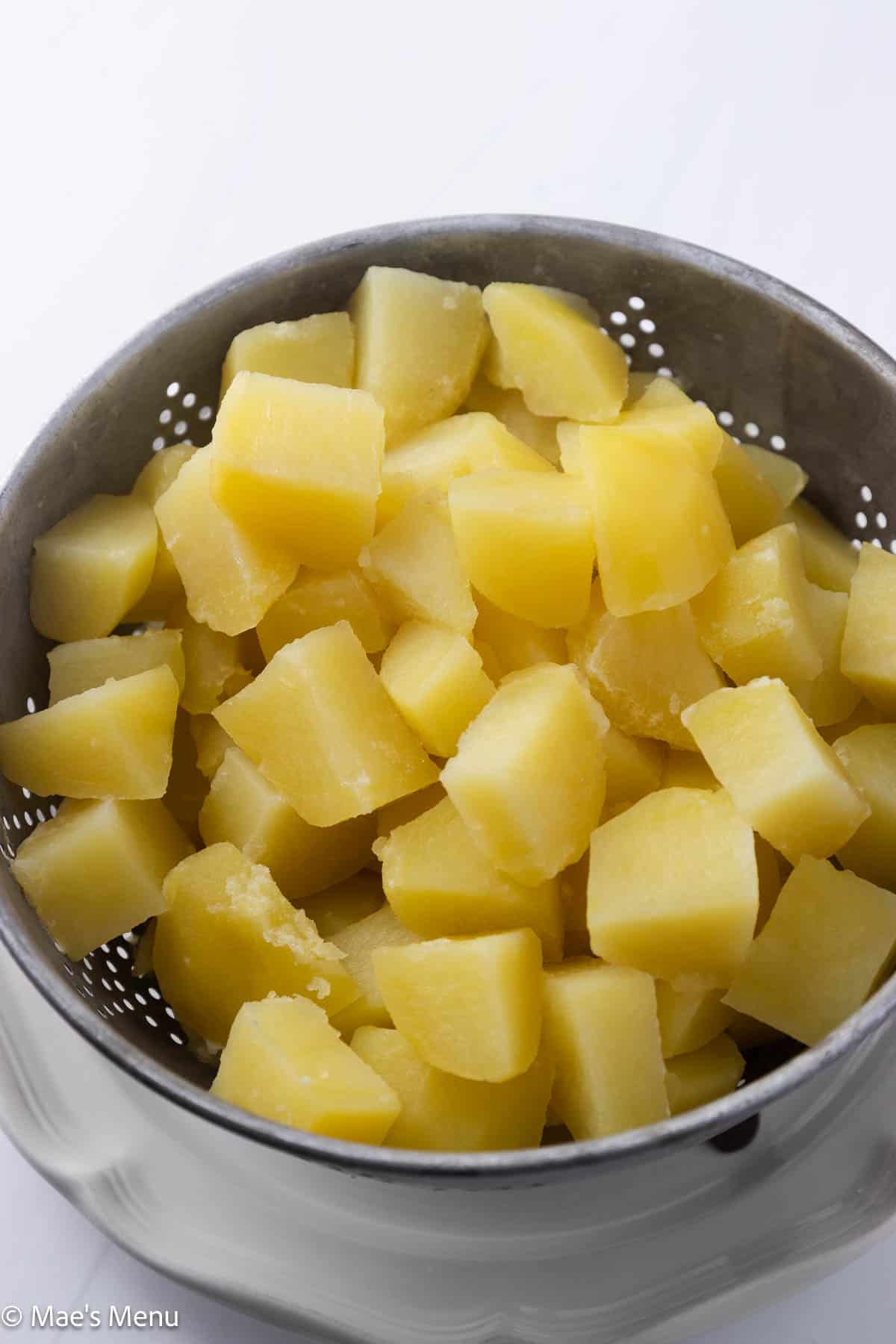 A colander of cooling boiled potatoes.